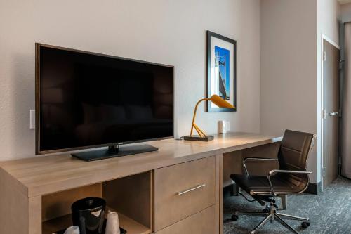 Comfort Inn & Suites Jacksonville - Orange Park Near Naval Air Station in Jacksonville, USA