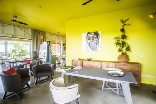 Hol, French Coco in La Trinite