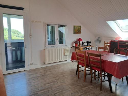 appartement dans maison, calme assuré (appartement dans maison, calme assure) in Мань'ї-Кур