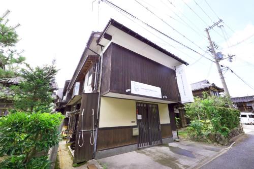 . GATE80香住 無人宿 完全セルフ 予約メッセージ欄確認要す スマートロック 暗証番号チェックイン 素泊まり専門 アメニティ持参で格安滞在 セコム24h監視 駐車場10台