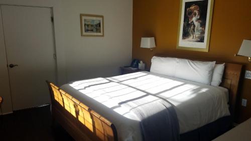 Malibu Country Inn