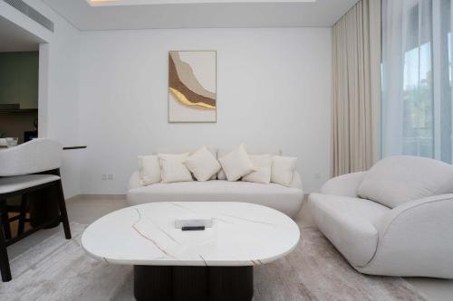 Elegant 1BR with Balcony in Viridian City Walk - main image