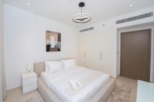 Elegant 1BR with Balcony in Viridian City Walk - image 8