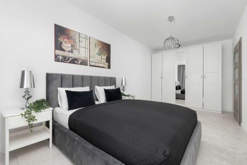 Nowoczesny Apartament z Balkonem Blisko Plaży by Noclegi Renters - image 4