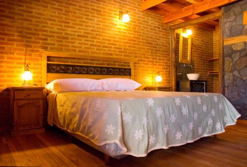 1 king bed, 2 twin beds