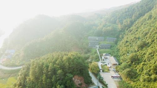 Sài Gòn - Bản Giốc Resort, Cao Bằng