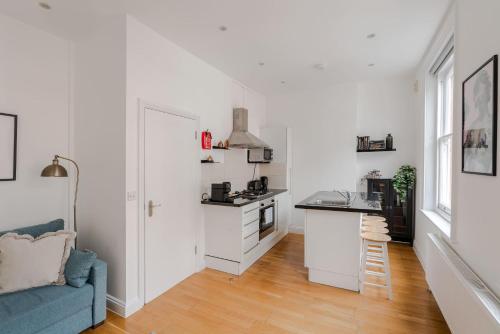 Dionysus' Den - Fitzrovia By Frankie Says - image 12
