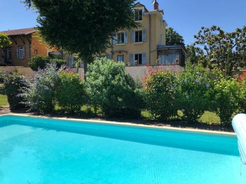Loue maison familiale avec piscine face aux vignes du Beaujolais in Saint-Julien (Rhone-Alpes)
