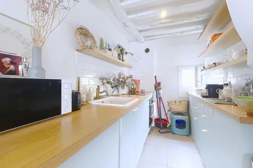Charming Duplex Place des Vosges - image 12