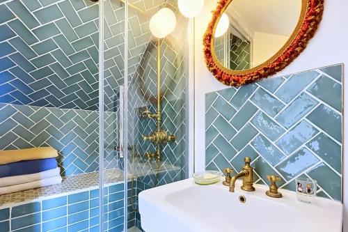 Charming Duplex Place des Vosges - image 3