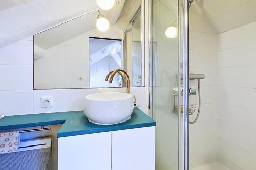 Charming Duplex Place des Vosges - image 10