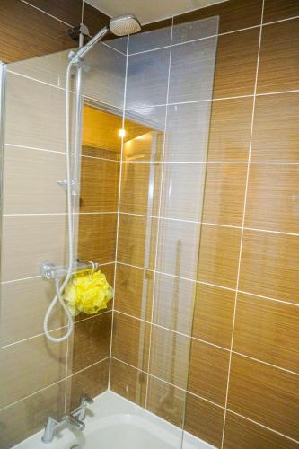 Duša, Spacious 2BR Modern Home - Contractor Stay - Sleeps 4 - WIFI & Parking in Beech Hill