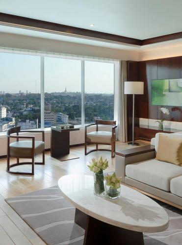 Melia Yangon - Tap to explore photos