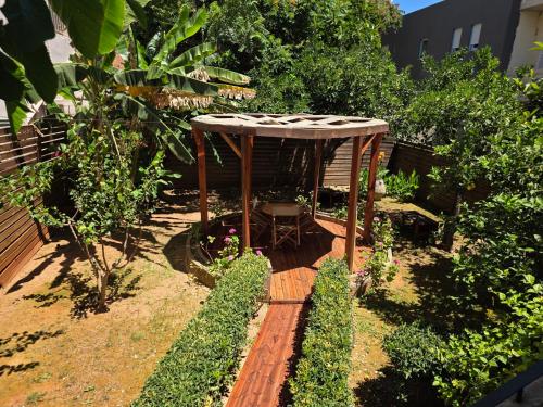Elpida Downtown Garden Villa - Historic Home, Chania Center - Crete