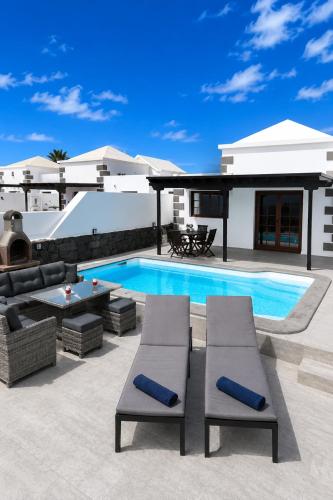 Stunning Villa Arabella - Heated Pool - BBQ - Amazing Terrace - Playa Blanca