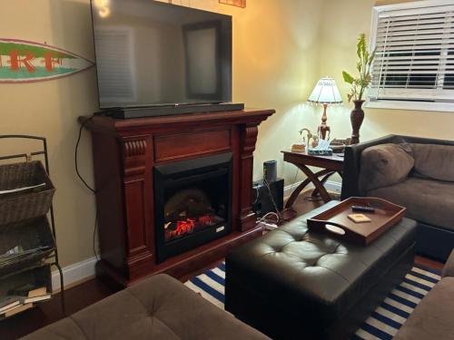 Private Beach & Two Story Dock Public Side Lake Anna Virginia in Louisa (VA)