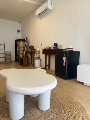 Nomad Beach House, Koh Lanta in Sang Kha Ou