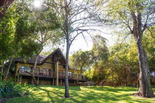 Jardin, Gondwana Namushasha River Lodge in Kongola
