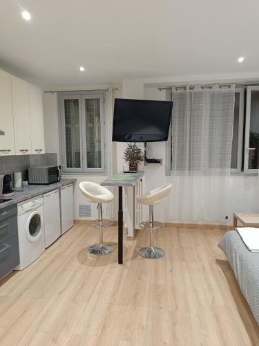 Garibaldi Studio near Port and Place du Pin Nice