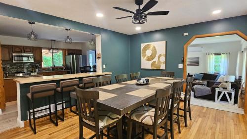 The Lake and Mountain Retreat in Lakeville (PA)