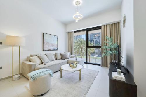Stylish 1BR in Downtown Dubai Near Burj Khalifa - image 8