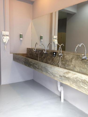 Łazienka, Cube Bed Station Hostel in Semporna