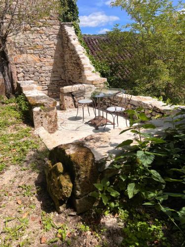 NOUBAR in Saint-Martin-Labouval ciems
