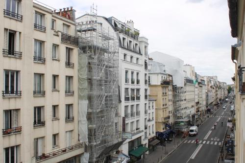 Spacious duplex in the heart of Paris - image 20