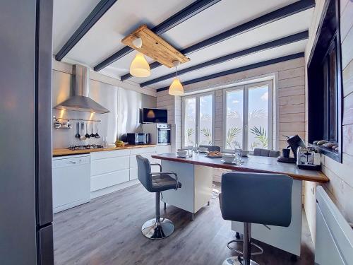 virtuve, Holiday Home An Neizh by Interhome in Locquirec ciems