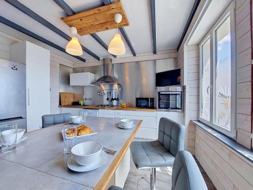virtuve, Holiday Home An Neizh by Interhome in Locquirec ciems