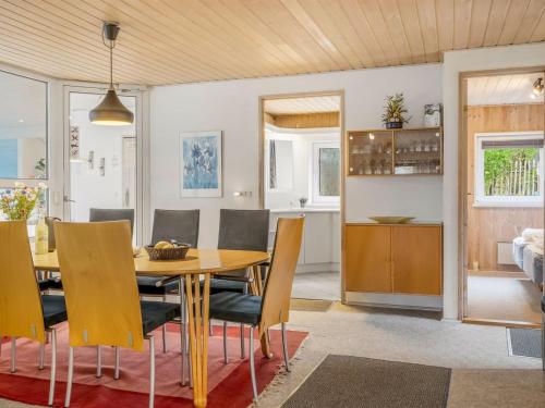 مطبخ, Holiday Home Tuula - 1-1km from the sea by Interhome in Vejers Strand