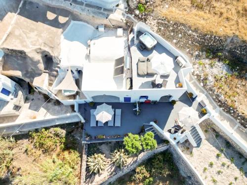 Villa Solasta #2 with jacuzzi in Santorini 2