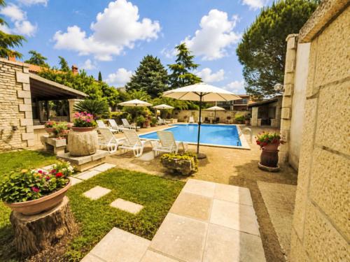 Peldbaseins, Apartment Wohnung mit Schwimmbad by Interhome in Buici