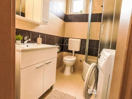 Vannas istaba, Apartment Wohnung mit Schwimmbad by Interhome in Buici
