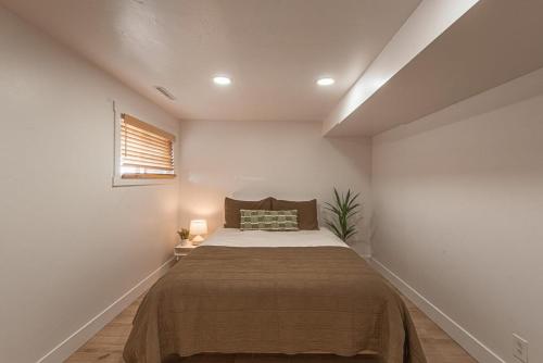 7045 Brent Ln - main image