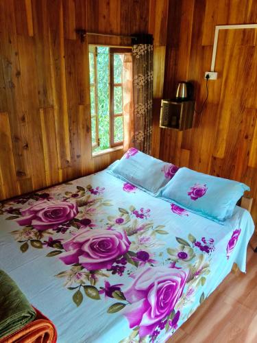 Travellers Hut Homestay Mawlynnong l Blossom Garden in Pynursla