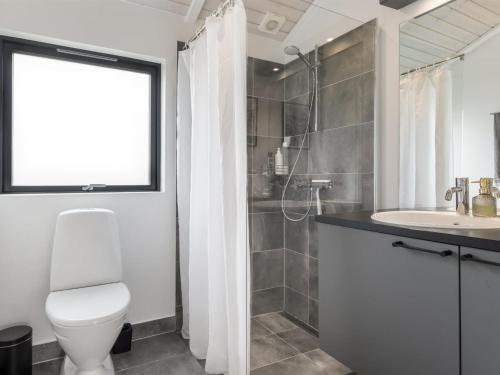 Bathroom, Holiday Home Talitha - 1-5km from the sea by Interhome in Skallerup