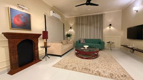 Starlight Suite by Jannat Vacation Rentals - image 14