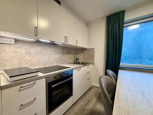 Apartment For Workers With 4 Bedrooms Free parking And Tv In Each Room - image 2