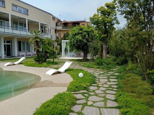 Градина, Hotel Elio in Мариляно