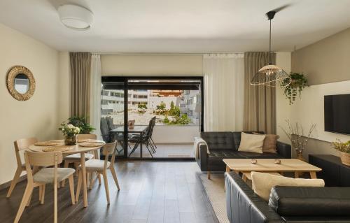 Modern 2Bed Estepona Apartment with Pool & Terrace
