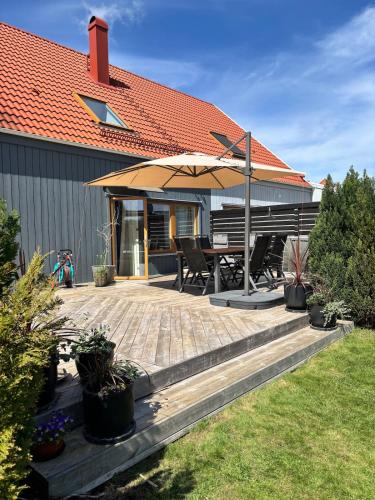Modern townhouse, large terrace in a prime sunny location in Vallas
