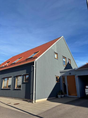 Modern townhouse, large terrace in a prime sunny location in Vallas