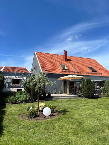 Modern townhouse, large terrace in a prime sunny location in Vallas