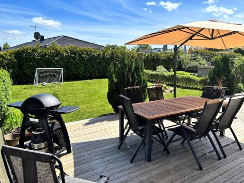 Modern townhouse, large terrace in a prime sunny location in Vallas