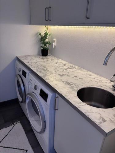 Modern townhouse, large terrace in a prime sunny location in Vallas