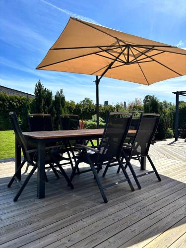 Modern townhouse, large terrace in a prime sunny location in Vallas