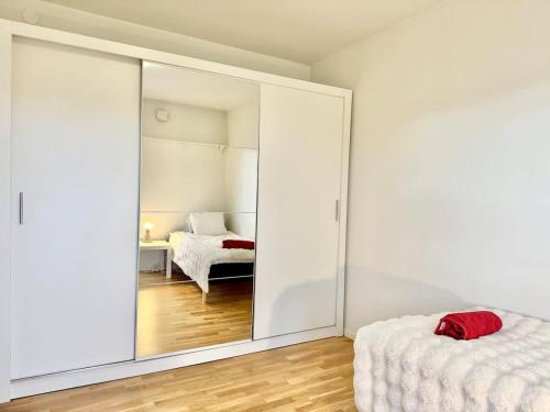 3 Bedroom Apartment With 6 Beds For Workers And Families Free Parking - image 2