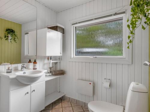 Salle de bain, Holiday Home Elske - 1-1km from the sea by Interhome in Vejers Strand