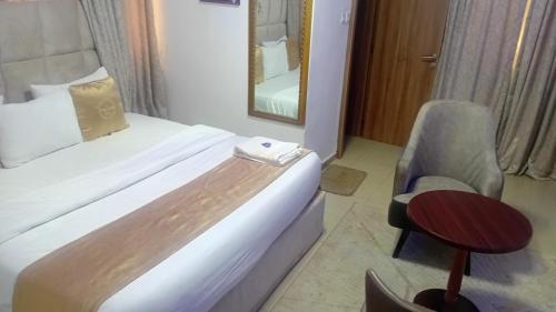 D'Mayor Suites, Gwarinpa – khách sạn tại Kado